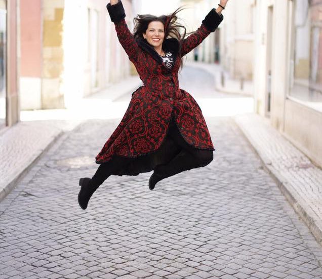 Thrive in Quarantine! – Support with Luana Ribeira