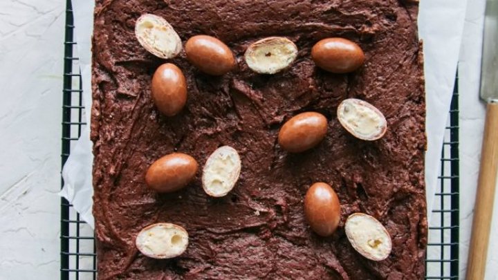 3-ingredient Easter egg brownie