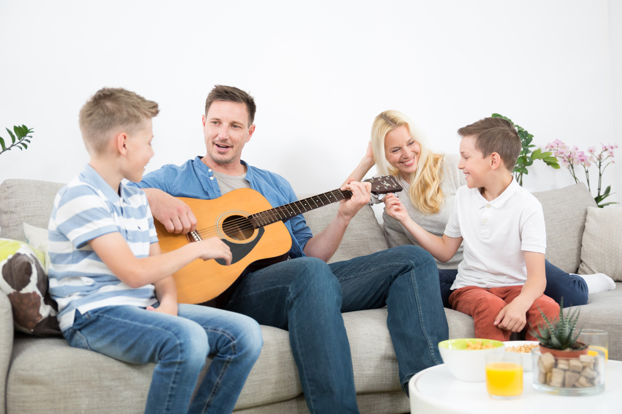 LEARNING TO PLAY WITHOUT TEARS - The Benefits of Learning to Play a Music Instrument at the same time as your child