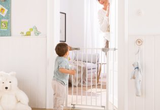 5627Safety alert – A third of child stair gates fail safety tests