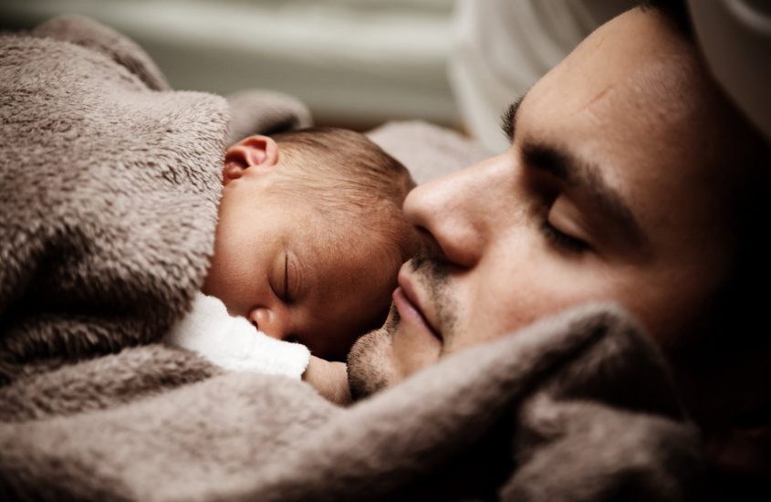 5 top tips for getting your kids to sleep better (that the grown-ups should follow too)