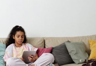 9193Is Your Child Suffering from Screen-Time Addiction?
