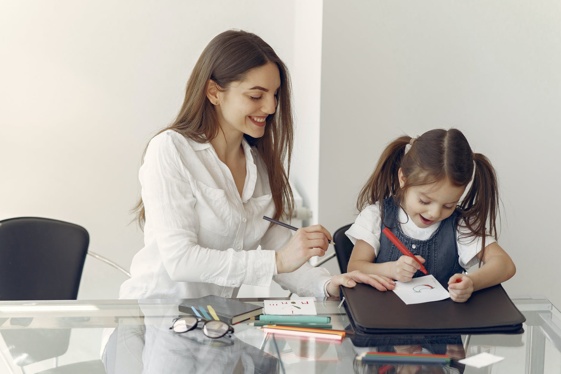 young woman tutoring little girl in office FIVE TOP TIPS FOR HOME LEARNING