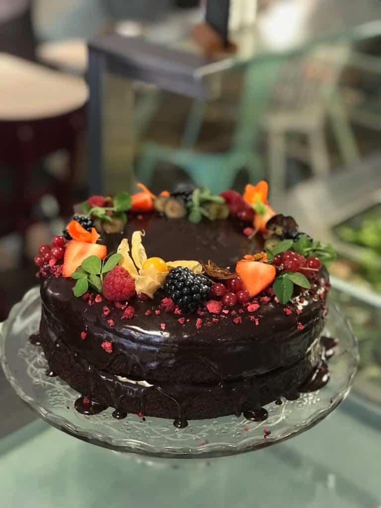 VEGAN CLASSIC CHOCOLATE CAKE