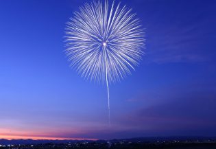 10077Spectacular Fireworks in and Around Edinburgh